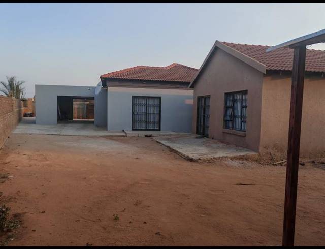 3 BEDROOM HOUSE FOR SALE IN FLORA PARK